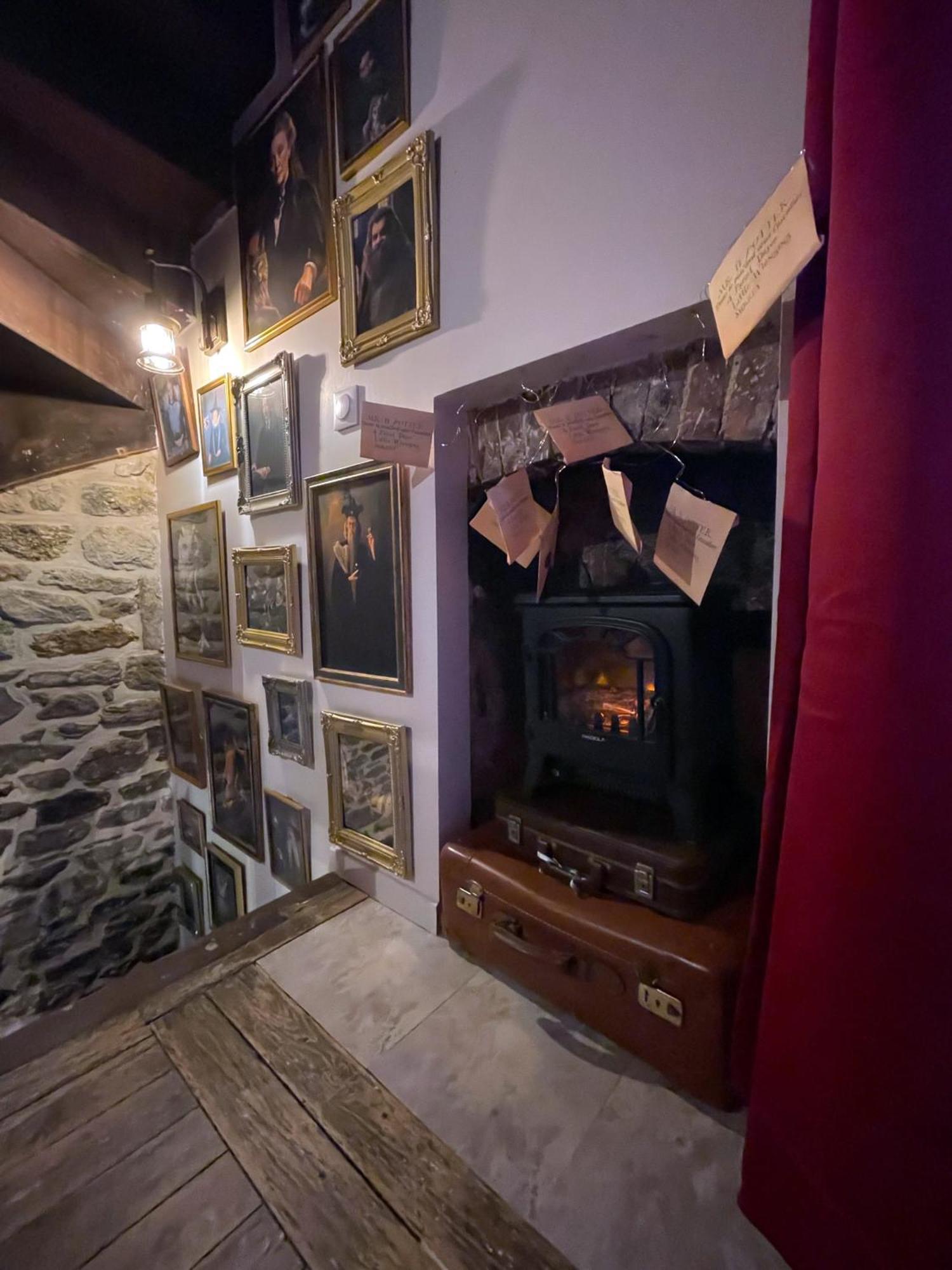 Impasse Des Mysteres - La Maison Des Sorciers Lehon/Dinan Exterior foto
