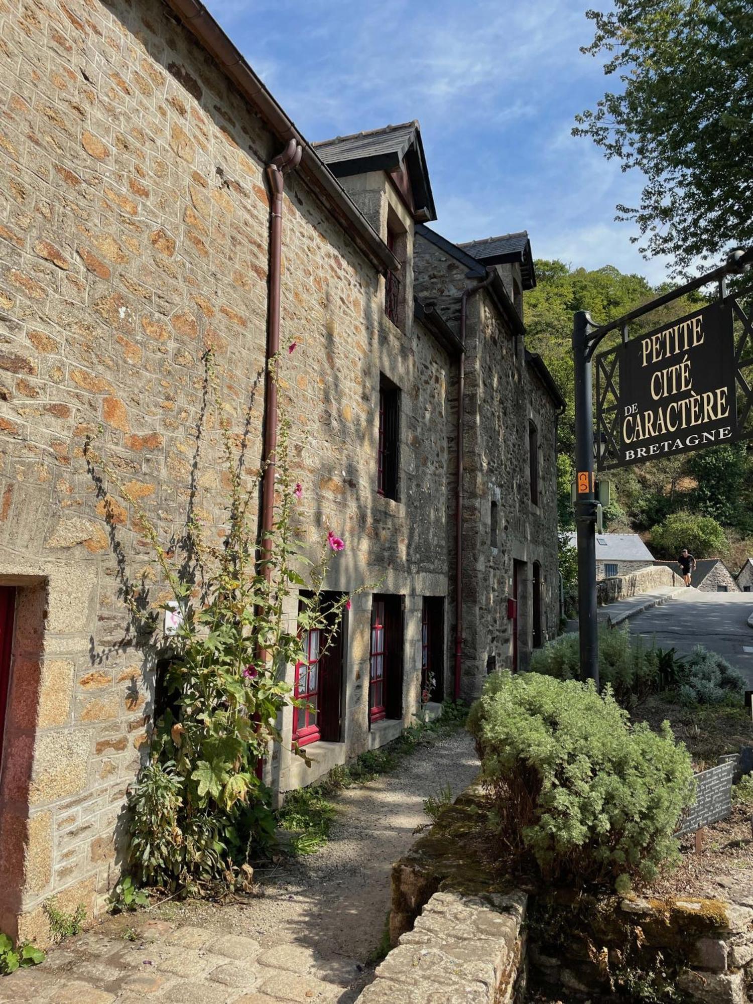 Impasse Des Mysteres - La Maison Des Sorciers Lehon/Dinan Exterior foto